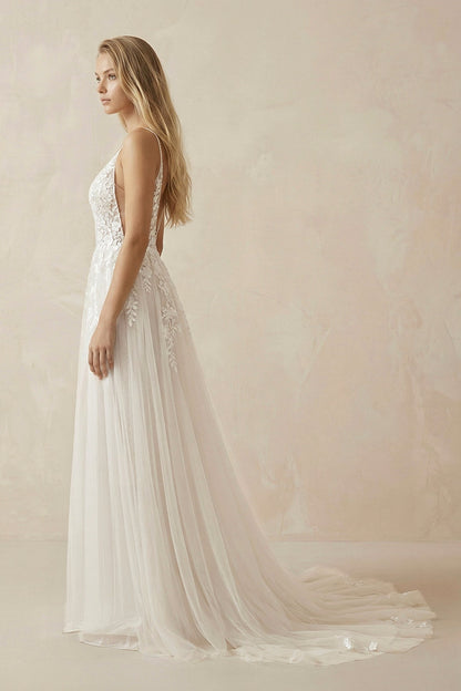 A-line Attractive V-neck Tulle Appliques Bohemian Wedding Dress