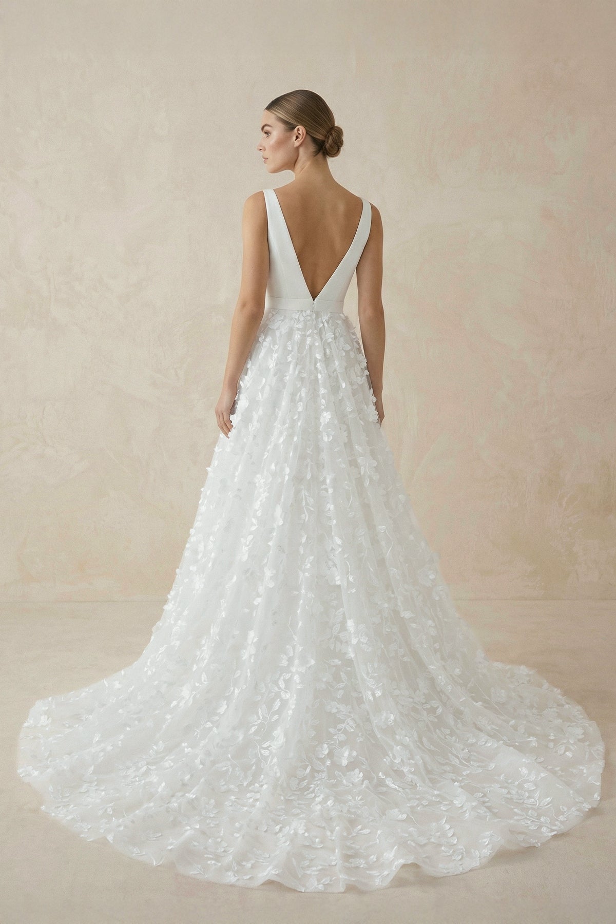 A Line V-Neck Tulle Lace Wedding Dresses